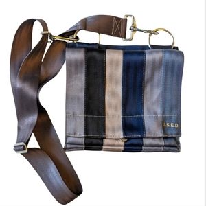 U.S.E.D. blues & grays 2-pocket seatbelt purse VGUC